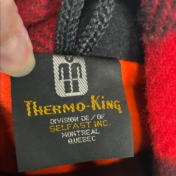 Vintage Classic Canadian Red and Black Checkered Men's Flanelle Jacket - Picture 2 of 8